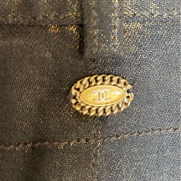 Vintage CHANEL gray w/ gold metallic denim skirt (w/ spandex). Gold hardware. - Picture 3 of 9